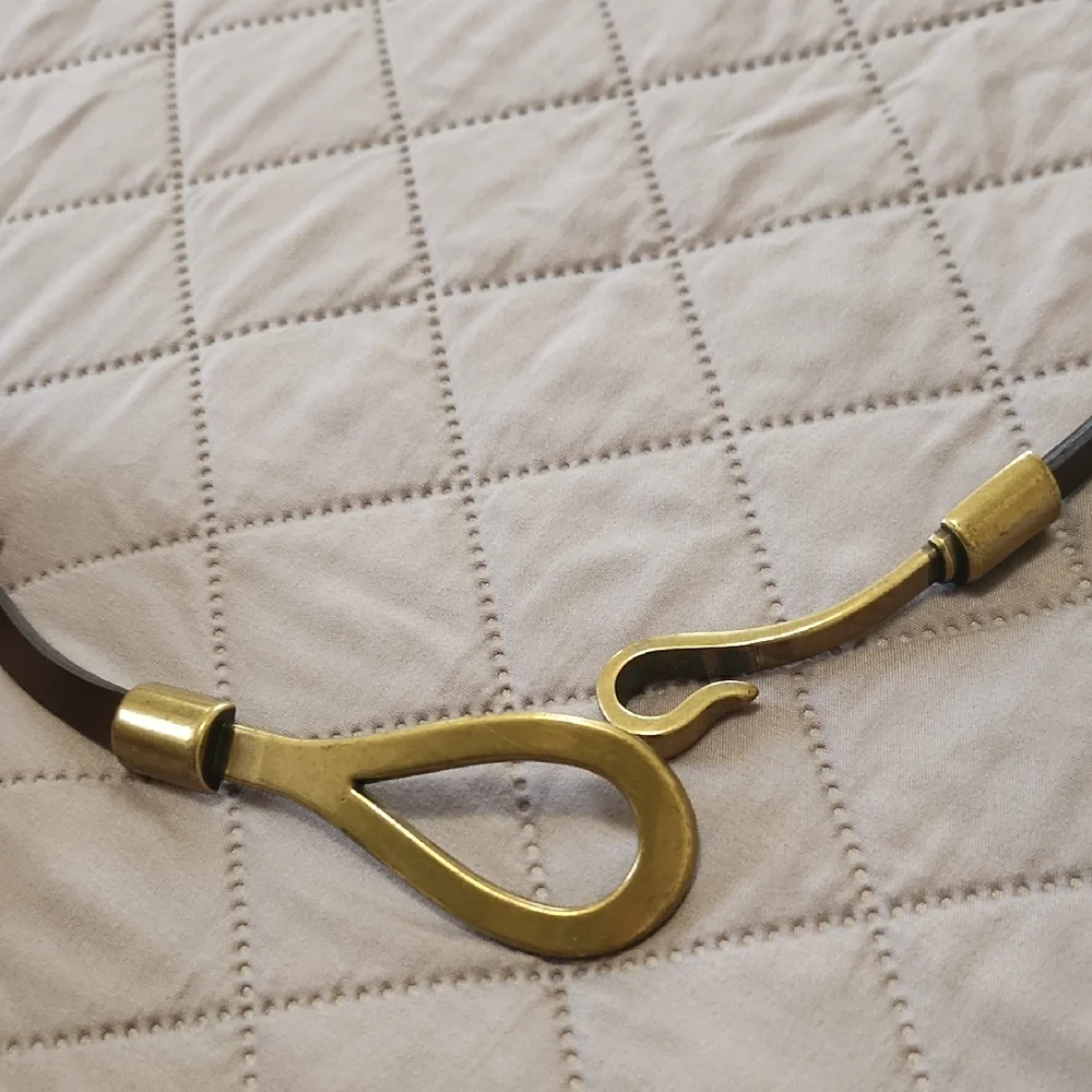 Elegant Brown Leather Belt with Gold Buckle - Picture 3 of 5
